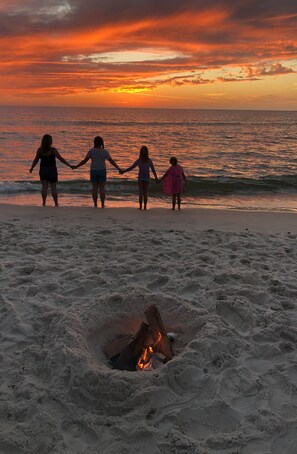 Beach nearby, sun-loungers, beach towels