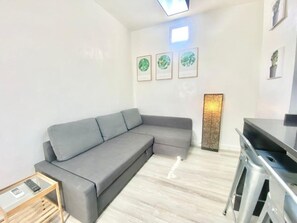 TV - Piramides 1 (2 bedroom apartment) (Madrid)