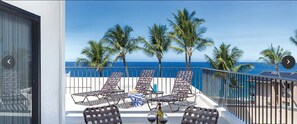 Terrace/patio - Spacious Oceanfront Condo on the Big Island (Kailua-Kona)