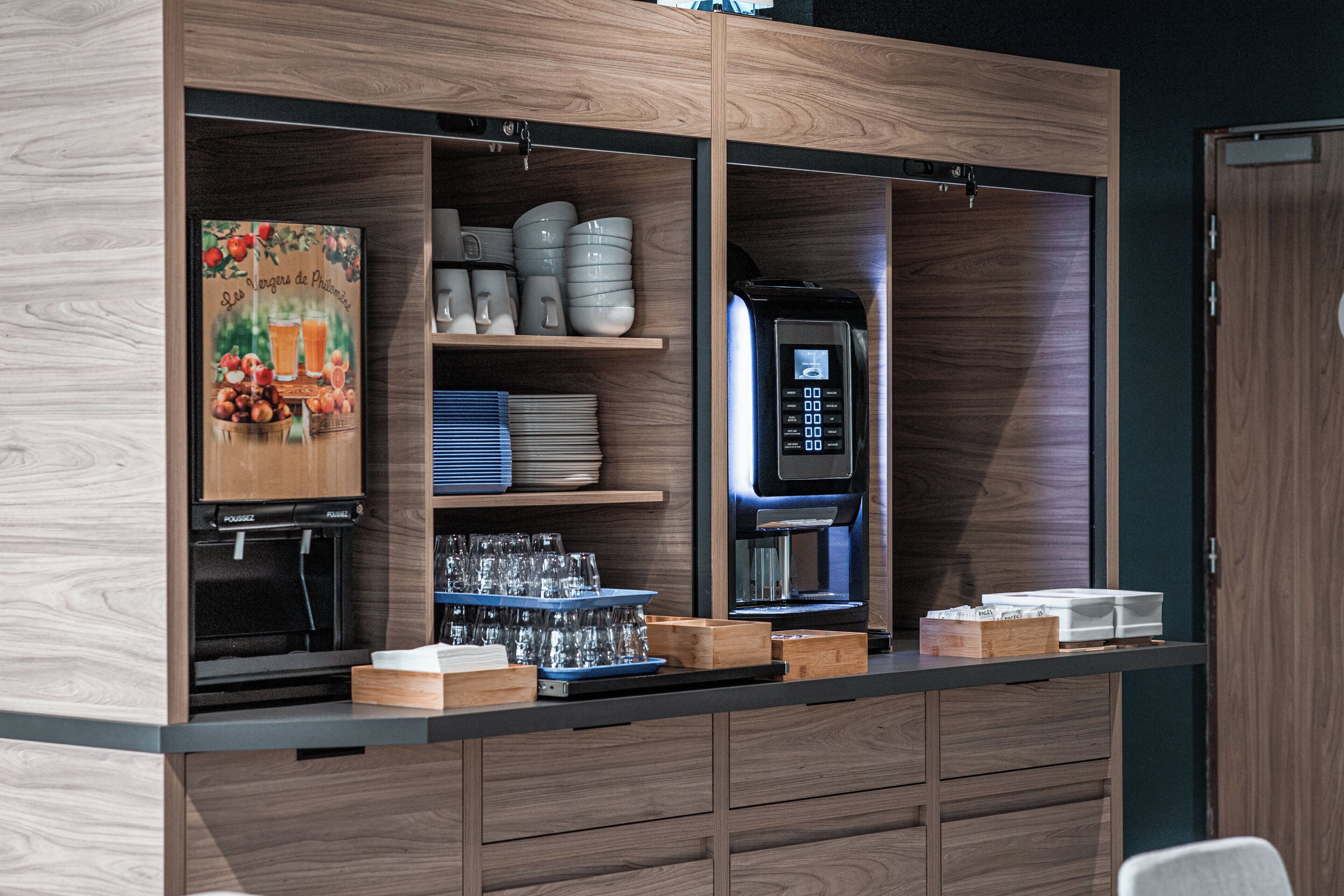 free buffet breakfast