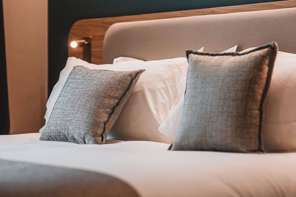 standard room, 2 single beds | 1 bedroom, in-room safe, soundproofing, iron/ironing board