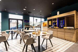 Free buffet breakfast  - Holiday Inn Express Ajaccio by IHG (Ajaccio)