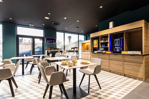 Bao gồm bữa sáng buffet