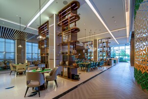 2 restaurants, breakfast, lunch, dinner served; Asian cuisine