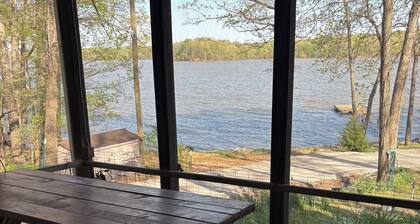 Water Front Cabin with PRIVATE dock- high water year round, Close to marina