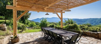 Large Catalan farmhouse in nature with swimming pool, peace and mountain views