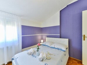 3 bedrooms, iron/ironing board, free WiFi, bed sheets