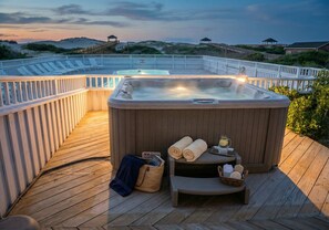 Tina de hidromasaje al aire libre