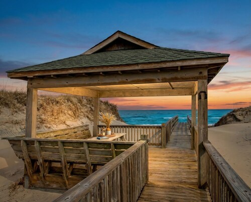 14BR Oceanfront | Sleeps 32 -3 Acres | Weddings & Retreats