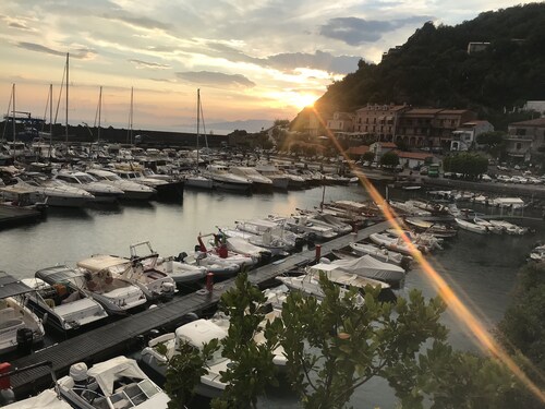 Casa al Porto con Vista Mare e Vista Della Statua del Cristo. Parcheggio Interno