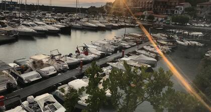 Casa al Porto con Vista Mare e Vista Della Statua del Cristo. Parcheggio Interno