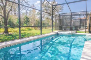 A heated pool - Exquisite 4 Ensuite Bed Villa with Private Pool/Spa & Games Room (Kissimmee)