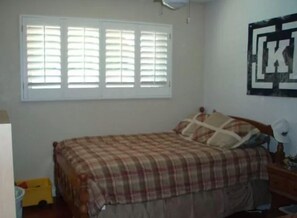 5 Schlafzimmer, Schreibtisch, Bügeleisen/Bügelbrett, kostenloses WLAN