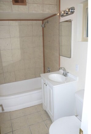Combined shower/bathtub, hair dryer, towels, soap