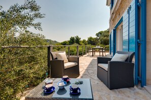 Outdoor dining - Private stone villa on the island for 10 people with pool and sea view (Prvic Luka)