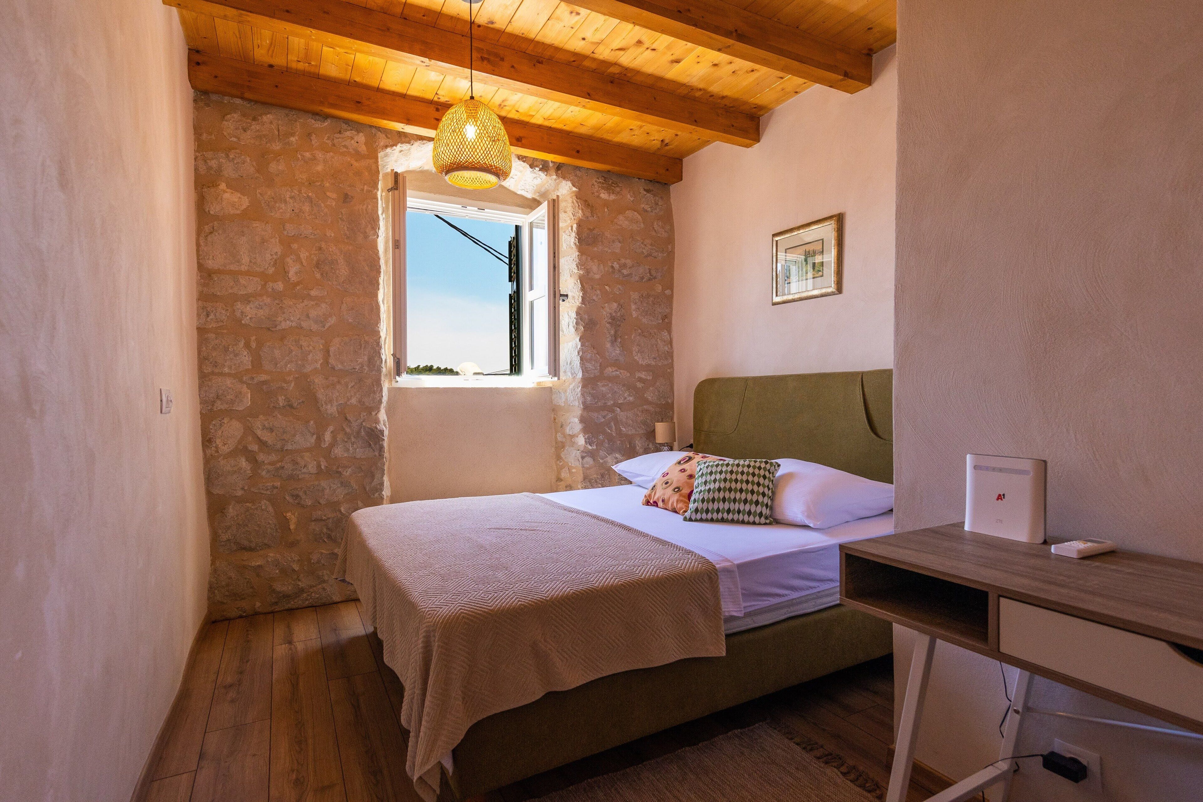 2 Schlafzimmer, Schreibtisch, Bügeleisen/Bügelbrett, Reisekinderbett
