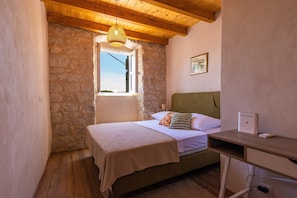2 bedrooms, desk, iron/ironing board, travel cot - Cozy stone house with lovely view in Cavtat centre (Cavtat)