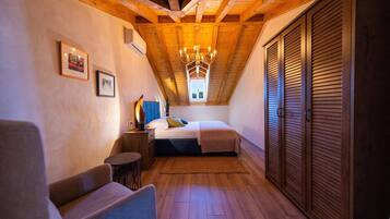 2 bedrooms, desk, iron/ironing board, travel crib