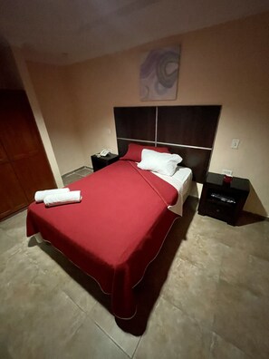 Economy Room, 1 Katil Kelamin (Double) | Bilik Mandi | Pancuran mandi, hulu semburan mandi hujan, sabun, tisu tandas 