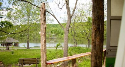 Lost Hill Lake Cozy Camper