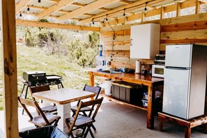 Outdoor dining - Lost Hill Lake Blue Sky Bus (Central Township)