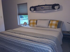 2 makuuhuonetta, työpöytä, silitysrauta/-lauta, ilmainen Wi-Fi