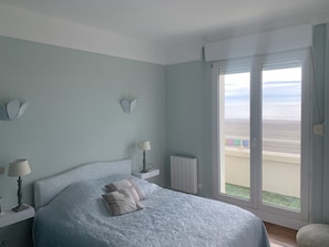 1 bedroom, iron/ironing board, travel cot, WiFi