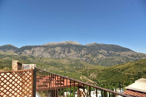 Minos Country Living Hannah Maria Suite