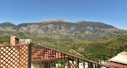 Minos Country Living Hannah Maria Suite