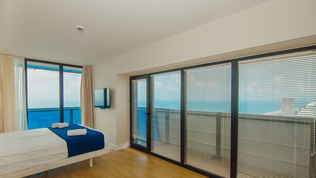 Iron/ironing board, WiFi (free) - V. Orbi City (Batumi)