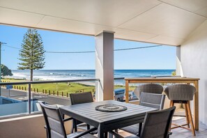 تناول الطعام بالخارج