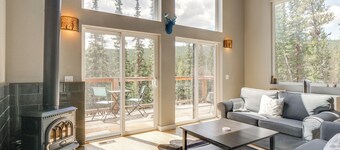 Private Deck: Secluded Fairplay Cabin