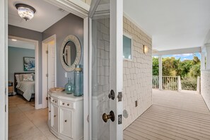 5 bedrooms, desk, iron/ironing board, travel cot