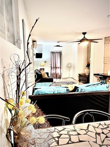 Safe Oversized studio close to Beaches and Airport