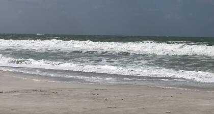 ONE BEDROOM CONDO ONE BLOCK TO BEACH