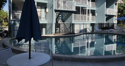 ONE BEDROOM CONDO ONE BLOCK TO BEACH