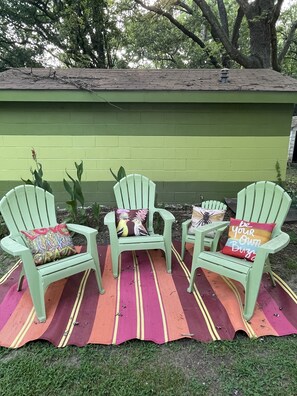 Property grounds - Charming Cottage Five miles from U of A campus (Fayetteville)