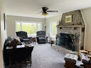 Smart TV, fireplace - Old Ocean View House (Tremont)