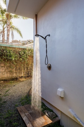 Property grounds - Amazing Beach House w/ Jacuzzi and Fire Pit (Aptos)