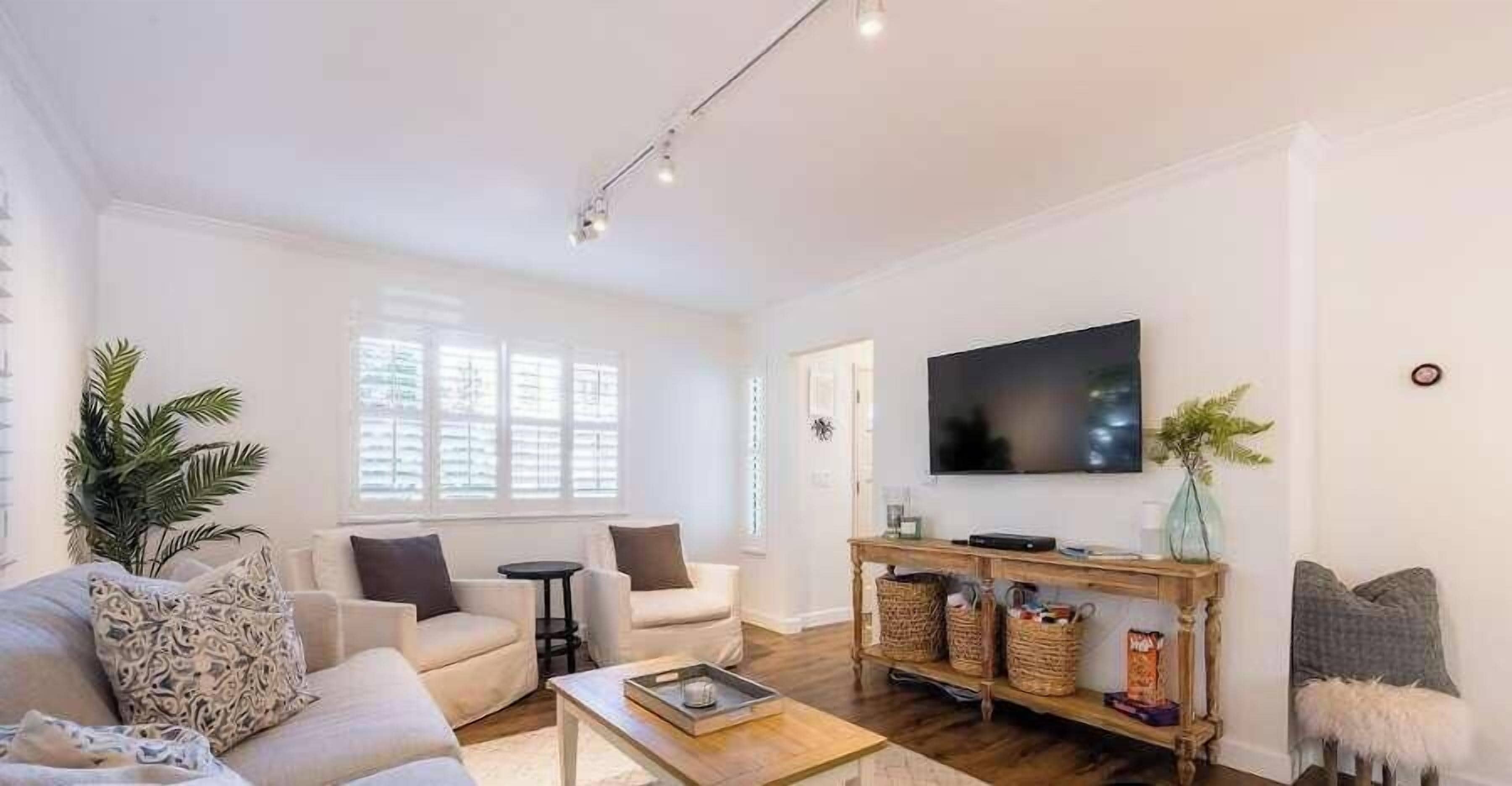 TV, fireplace, offices