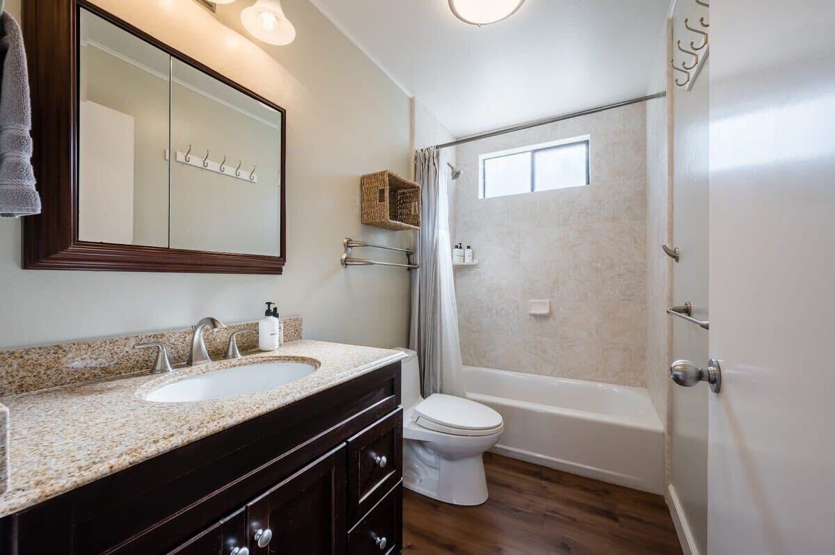 Bathtub, hair dryer, towels, shampoo
