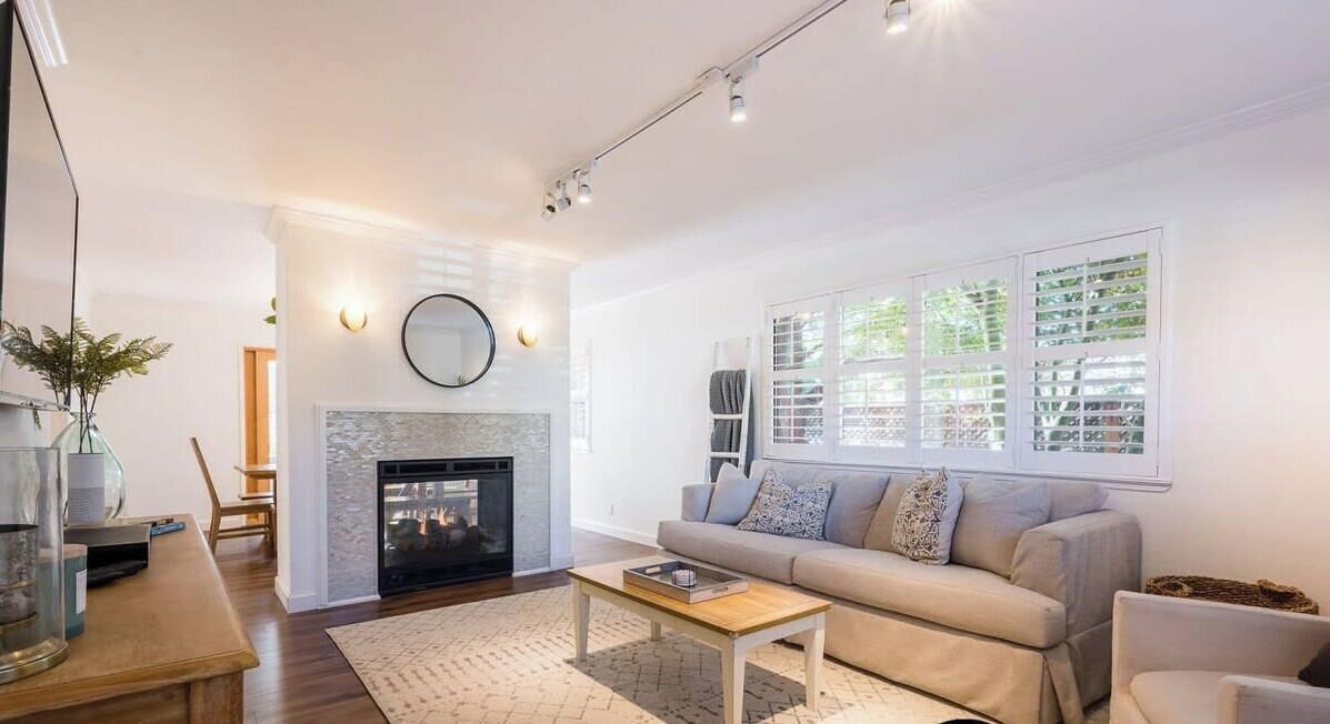 TV, fireplace, offices