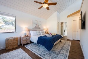 3 bedrooms, desk, iron/ironing board, travel cot
