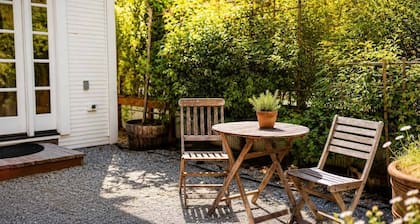 Light-Filled Redwood Cottage with Clawfoot Tub