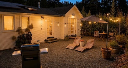 Light-Filled Redwood Cottage with Clawfoot Tub