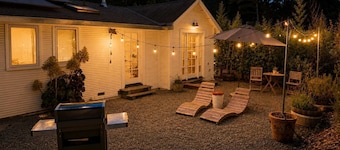 Light-Filled Redwood Cottage with Clawfoot Tub