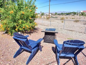 Property grounds - Clean quaint home in quiet neighboorhood (Lake Havasu City)