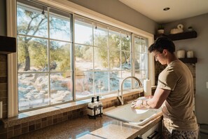 雪櫃、微波爐、焗爐、爐具