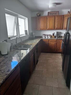 Fridge, microwave, oven, stovetop - Welcoming & Comfortable Townhome Great Multi-Level Layout (Eagle Vail)