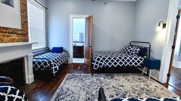 4 Schlafzimmer, Schreibtisch, Bügeleisen/Bügelbrett, Reisekinderbett